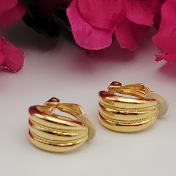 GIVENCHY Paris NY Gold Tone Half Hoop Stud Clip On Earrings 21 mm - Picture 1 of 7